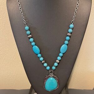 🛍️Turquoise and Silver Necklace
